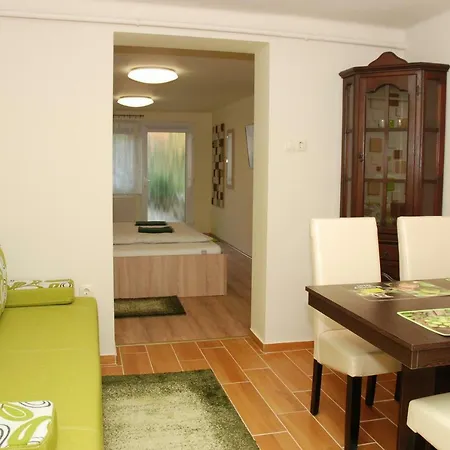 Tuecsoek Apartman Apartmán